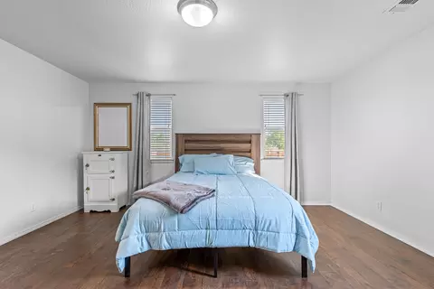 Bedroom - 1126 Highlands Dr, Eagle Point, OR 97524 photo 1 of 5