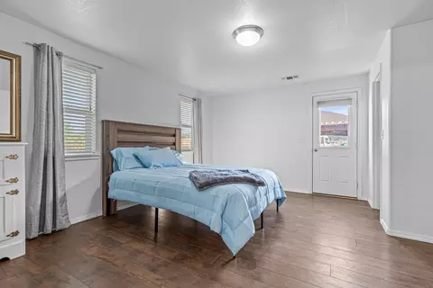 Bedroom - 1126 Highlands Dr, Eagle Point, OR 97524 photo 2 of 5