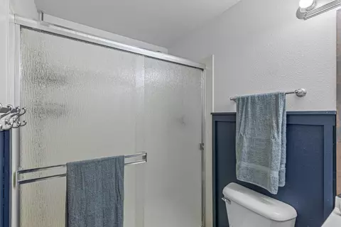 Bath - 1126 Highlands Dr, Eagle Point, OR 97524 photo 4 of 4