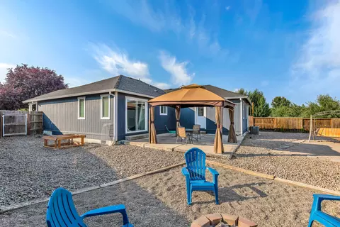 Exterior - 1126 Highlands Dr, Eagle Point, OR 97524 photo 6 of 7