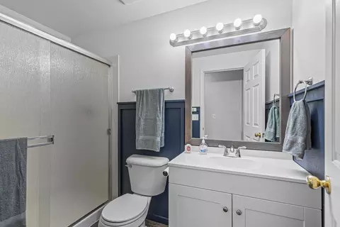 Bath - 1126 Highlands Dr, Eagle Point, OR 97524 photo 3 of 4
