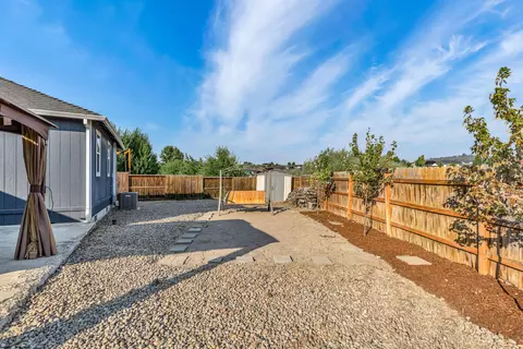 Exterior - 1126 Highlands Dr, Eagle Point, OR 97524 photo 7 of 7