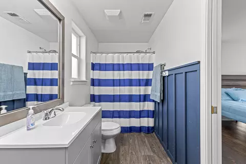 Bath - 1126 Highlands Dr, Eagle Point, OR 97524 photo 1 of 4