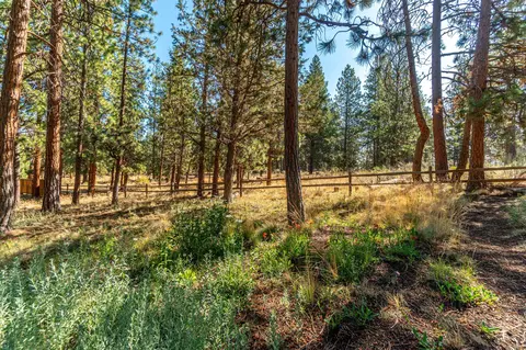 Exterior - 210 NW Skyliner Summit Loop, Bend, OR 97703 photo 2 of 15