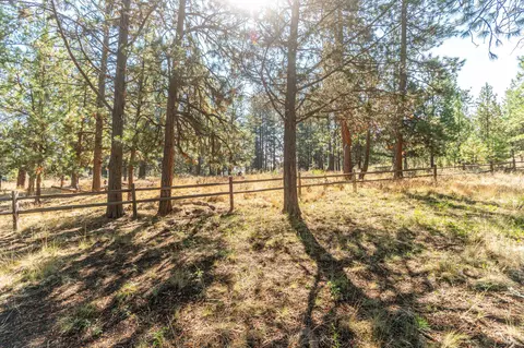 Exterior - 210 NW Skyliner Summit Loop, Bend, OR 97703 photo 11 of 15