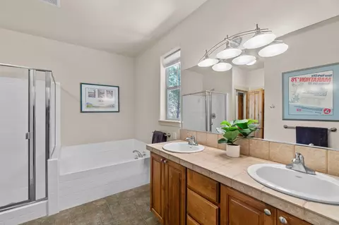 Bath - 210 NW Skyliner Summit Loop, Bend, OR 97703 photo 1 of 7