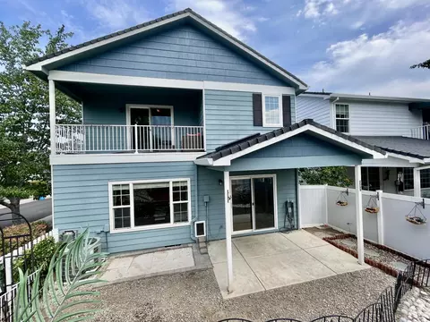 341 Meadow Dr, Ashland, OR 97520