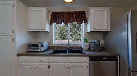27 Bridgeport Dr, Eagle Point, OR 97524 photo 9
