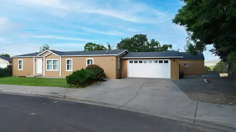 27 Bridgeport Dr, Eagle Point, OR 97524
