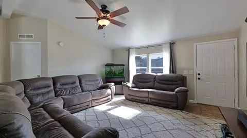 27 Bridgeport Dr, Eagle Point, OR 97524 photo 3