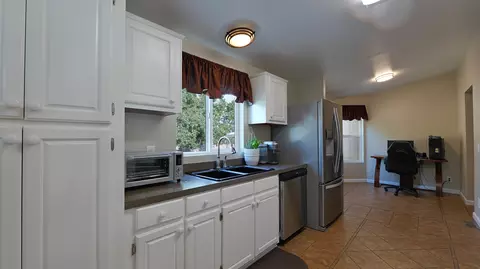27 Bridgeport Dr, Eagle Point, OR 97524 photo 11