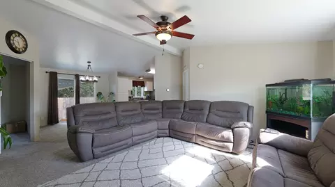 27 Bridgeport Dr, Eagle Point, OR 97524 photo 2