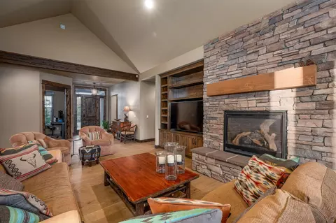 Living - 23689 Highway 20, Bend, OR 97701 photo 3 of 3