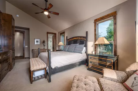 Bedroom - 23689 Highway 20, Bend, OR 97701 photo 2 of 7