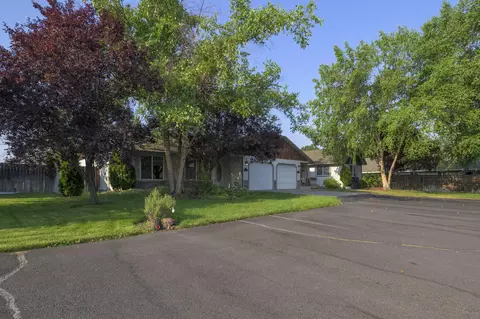 2824 SW Salmon Ave, Redmond, OR 97756
