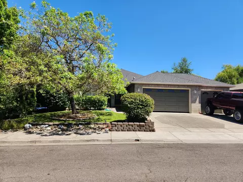 900 Mendolia Way, Central Point, OR 97502