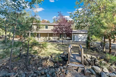 753 Red Mountain Dr, Grants Pass, OR 97526