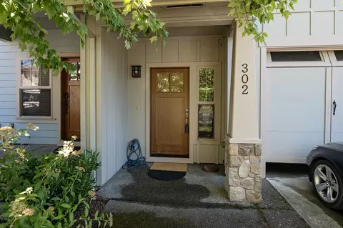 3126 Alameda St #302, Medford, OR 97504
