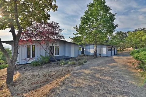 1585 Ashland Mine Rd, Ashland, OR 97520