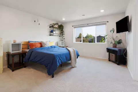 Bedroom - 20621 SE Gemstone Ave, Bend, OR 97702 photo 1 of 8