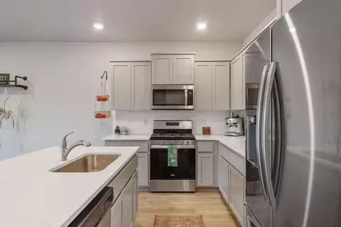 Kitchen - 20621 SE Gemstone Ave, Bend, OR 97702 photo 2 of 5