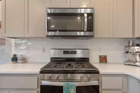 Kitchen - 20621 SE Gemstone Ave, Bend, OR 97702 photo 3 of 5