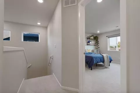 Entry Way - 20621 SE Gemstone Ave, Bend, OR 97702 photo 10 of 13