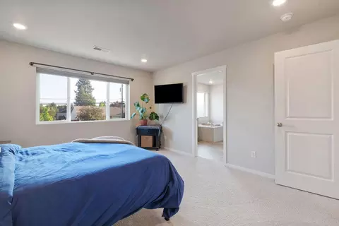 Bedroom - 20621 SE Gemstone Ave, Bend, OR 97702 photo 3 of 8