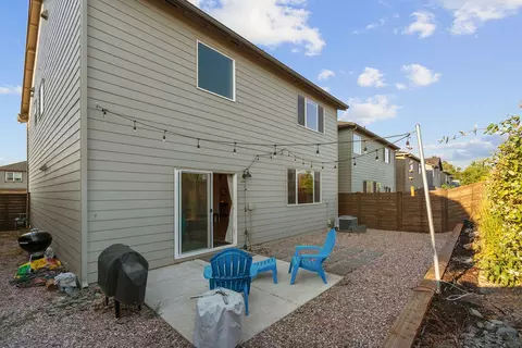 Exterior - 20621 SE Gemstone Ave, Bend, OR 97702 photo 6 of 7