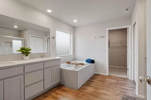 Entry Way - 20621 SE Gemstone Ave, Bend, OR 97702 photo 11 of 13