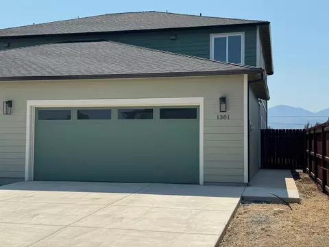 559 Nicholas Lee Dr, Medford, OR 97501