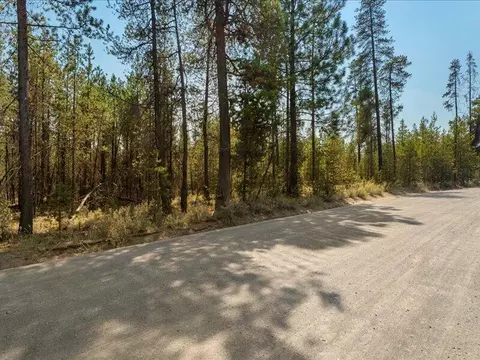 15985 Parkway Dr, La Pine, OR 97739 photo 2