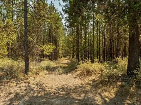 15985 Parkway Dr, La Pine, OR 97739
