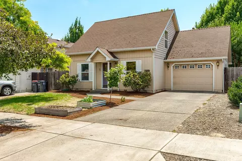 717 Agate St, Medford, OR 97501