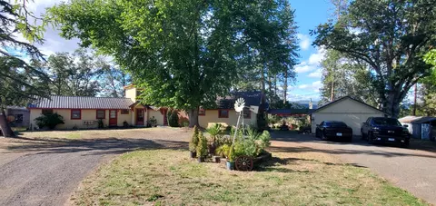 1501 Hammel Rd, Eagle Point, OR 97524