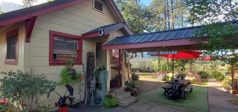 Exterior - 1501 Hammel Rd, Eagle Point, OR 97524 photo 4 of 8