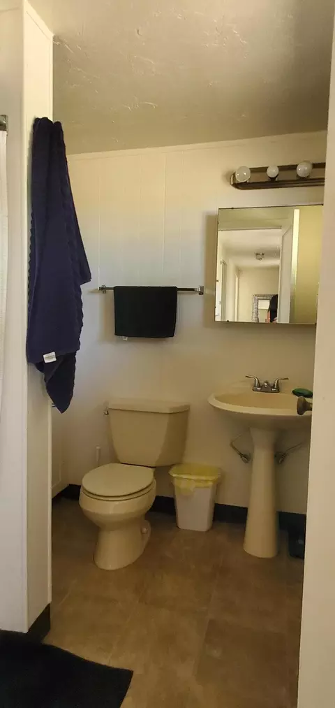 Bath - 1501 Hammel Rd, Eagle Point, OR 97524 photo 2 of 2
