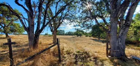 Exterior - 1501 Hammel Rd, Eagle Point, OR 97524 photo 6 of 8