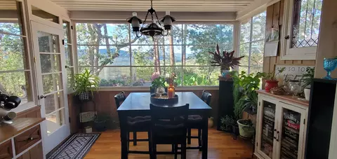 Dining - 1501 Hammel Rd, Eagle Point, OR 97524 photo 1 of 1