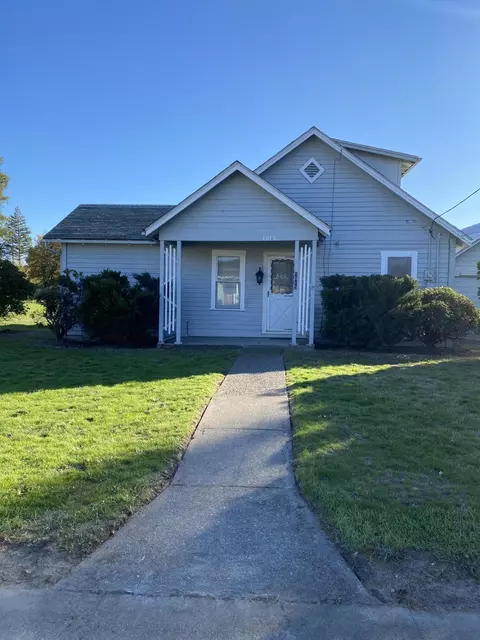 1013 SW L St, Grants Pass, OR 97526