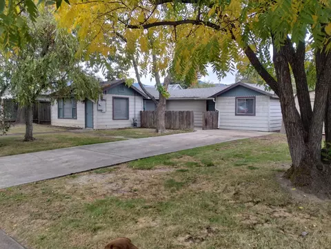 711 SW Laurel St, Grants Pass, OR 97526