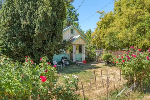 523 SE Riverside Ave, Grants Pass, OR 97526