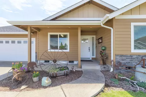 227 Retirement Ln, Cave Junction, OR 97523