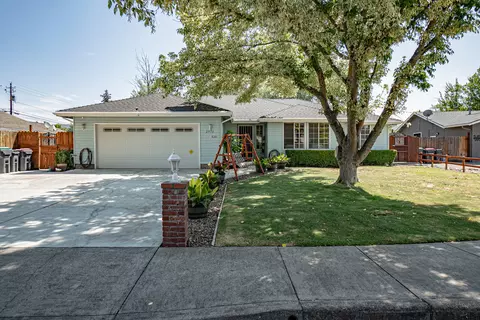 2976 Nome Ct, Medford, OR 97504
