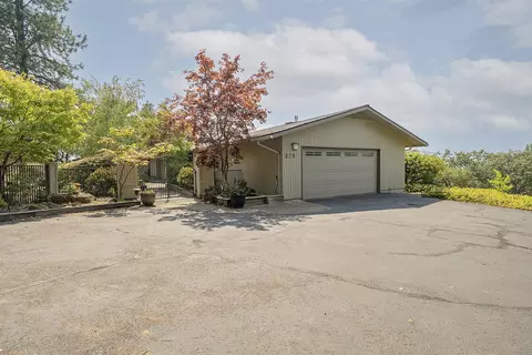 275 Harvard Pl, Medford, OR 97504