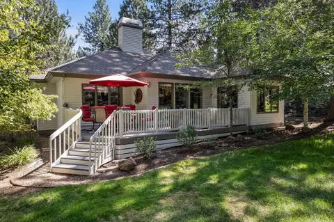 Exterior - 60844 Willow Creek Loop, Bend, OR 97702 photo 11 of 15