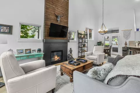Living - 245 NW 16th St, Bend, OR 97703 photo 1 of 2