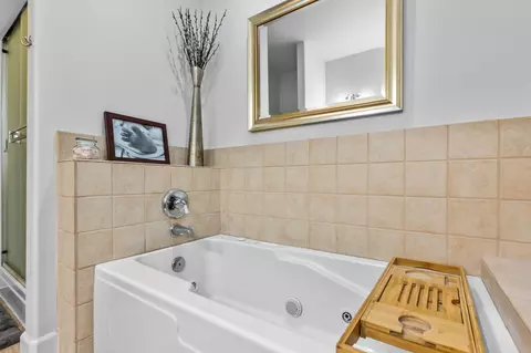 Bath - 245 NW 16th St, Bend, OR 97703 photo 3 of 5