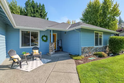1126 SE Allenwood Dr, Grants Pass, OR 97527
