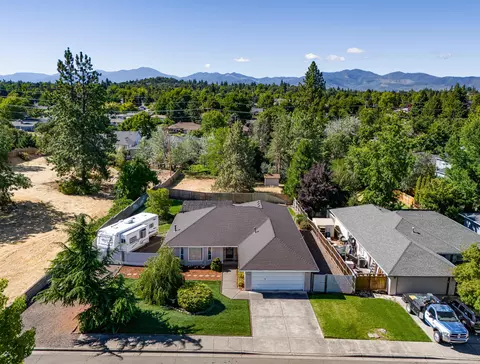 1833 Canyon Ave, Medford, OR 97504